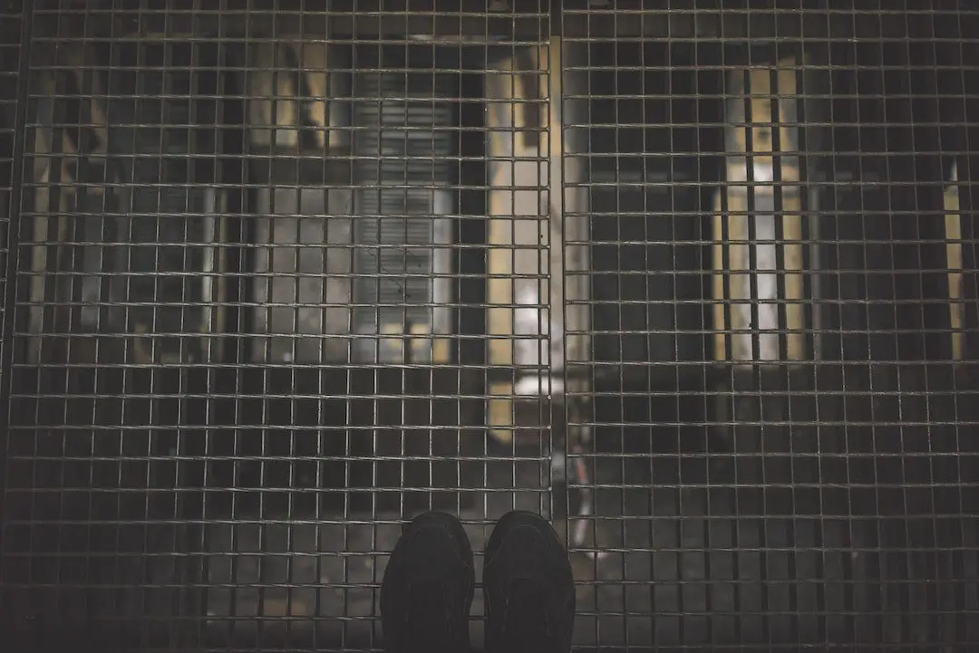 abcdhe-140 Pés na grade metálica