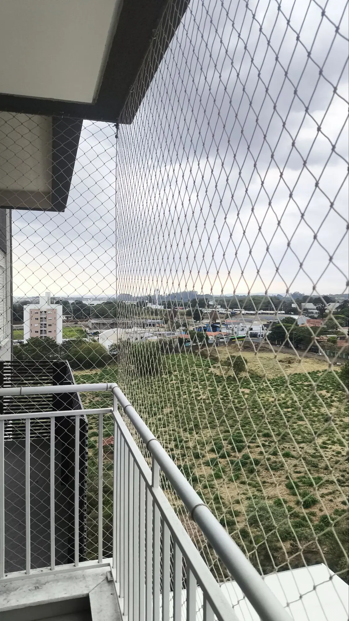 Varanda com tela de proteção